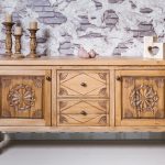 The advantages of a wooden chest of drawers in an entrance hall